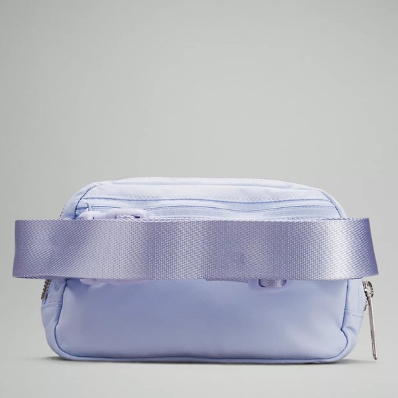 lululemon everywhere belt bag 🤍 - Picture 4 of 6